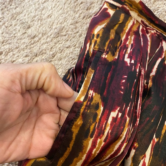 Michael Kors Dressy Skirt with under lining zipper w/2 pockets pleated front - Picture 8 of 10